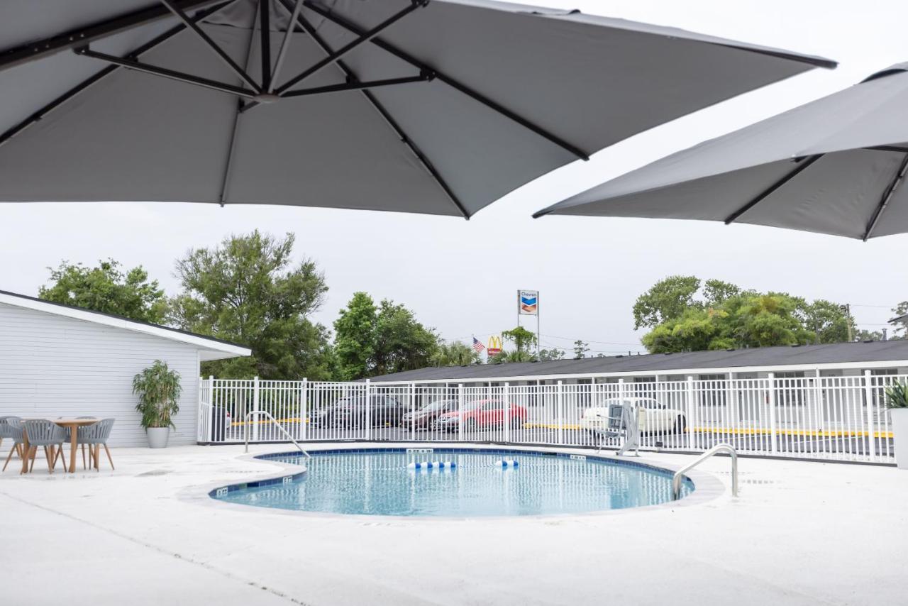 Golden Isles Inn & Suites Brunswick Ngoại thất bức ảnh