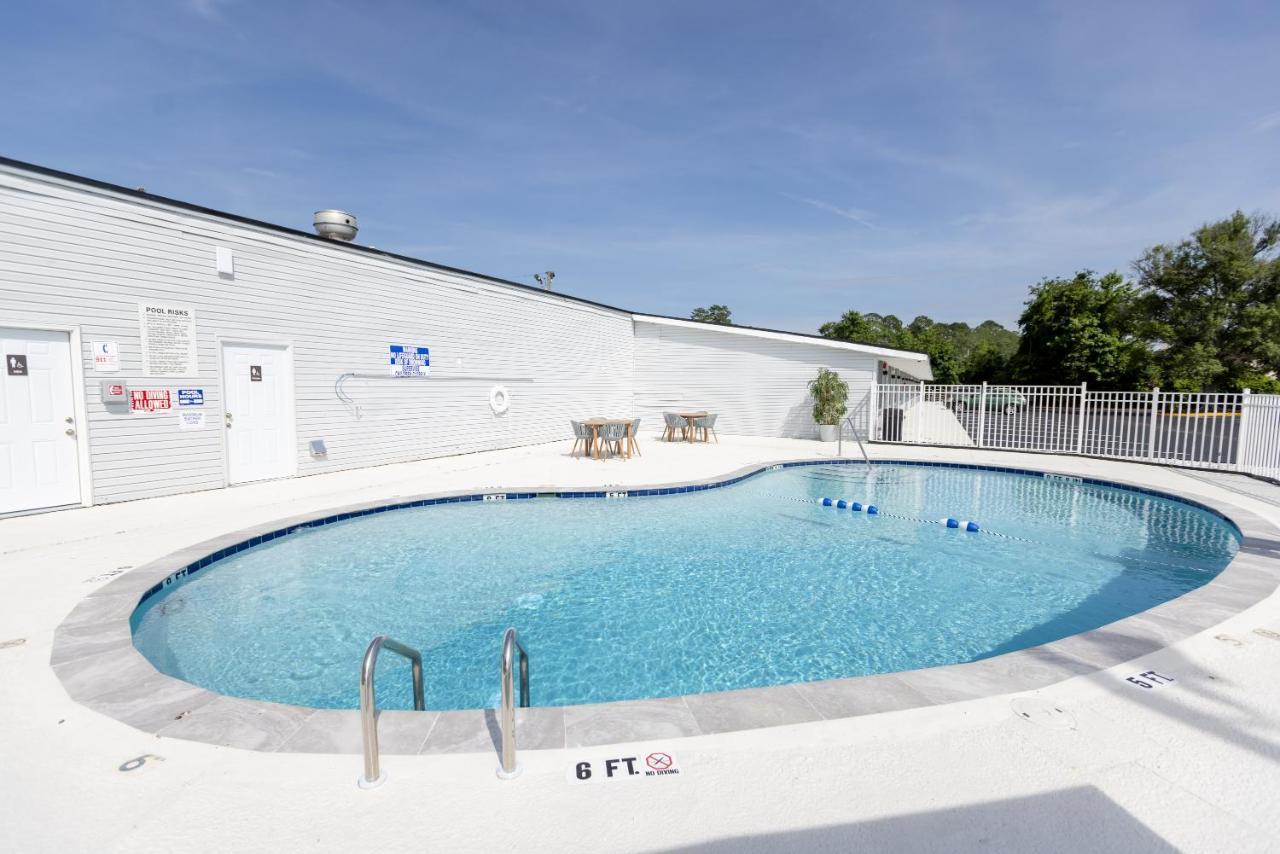 Golden Isles Inn & Suites Brunswick Ngoại thất bức ảnh