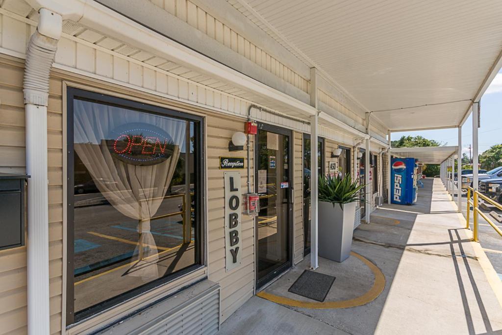 Golden Isles Inn & Suites Brunswick Ngoại thất bức ảnh