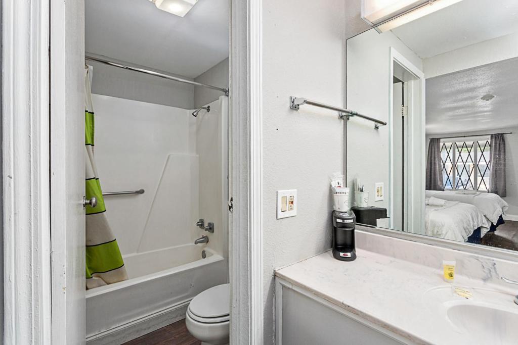 Golden Isles Inn & Suites Brunswick Ngoại thất bức ảnh